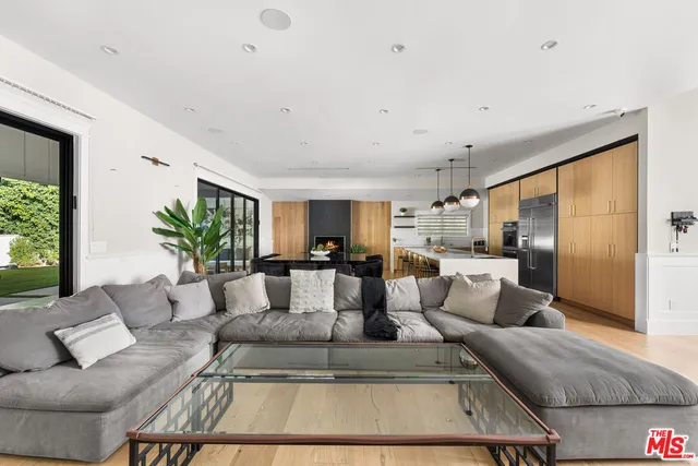 $15,900 | 13339 Margate Street, Van Nuys, CA 91401