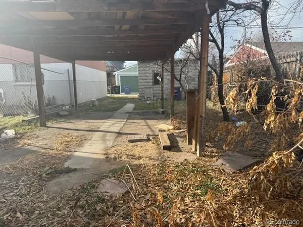 a view of a pathway of a house