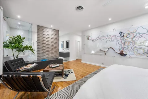 $4,140,000 | 5600 North Bayshore Drive, Miami, FL 33137