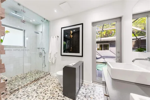 $4,140,000 | 5600 North Bayshore Drive, Miami, FL 33137