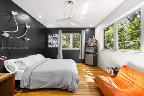 $4,140,000 | 5600 North Bayshore Drive, Miami, FL 33137