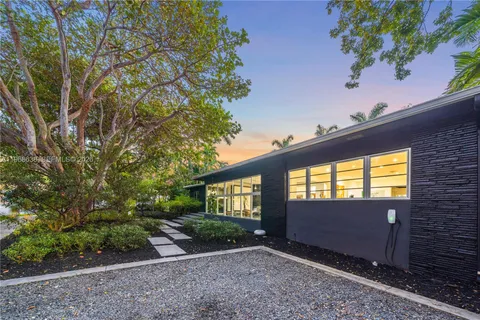 $4,140,000 | 5600 North Bayshore Drive, Miami, FL 33137