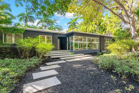 $4,140,000 | 5600 North Bayshore Drive, Miami, FL 33137