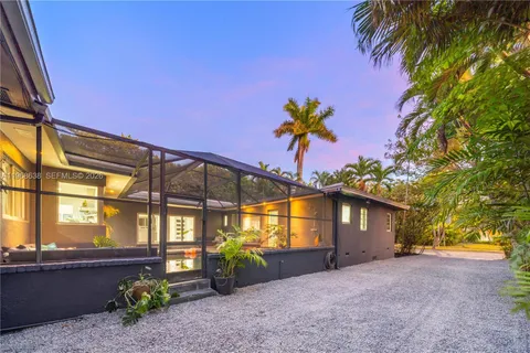 $4,140,000 | 5600 North Bayshore Drive, Miami, FL 33137