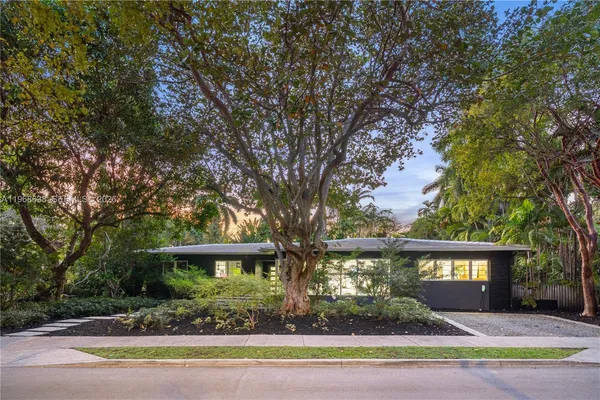 $3,960,000 | 5600 North Bayshore Drive, Miami, FL 33137