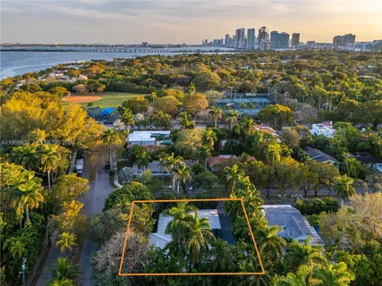 $4,140,000 | 5600 North Bayshore Drive, Miami, FL 33137