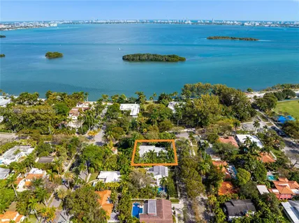 $4,140,000 | 5600 North Bayshore Drive, Miami, FL 33137