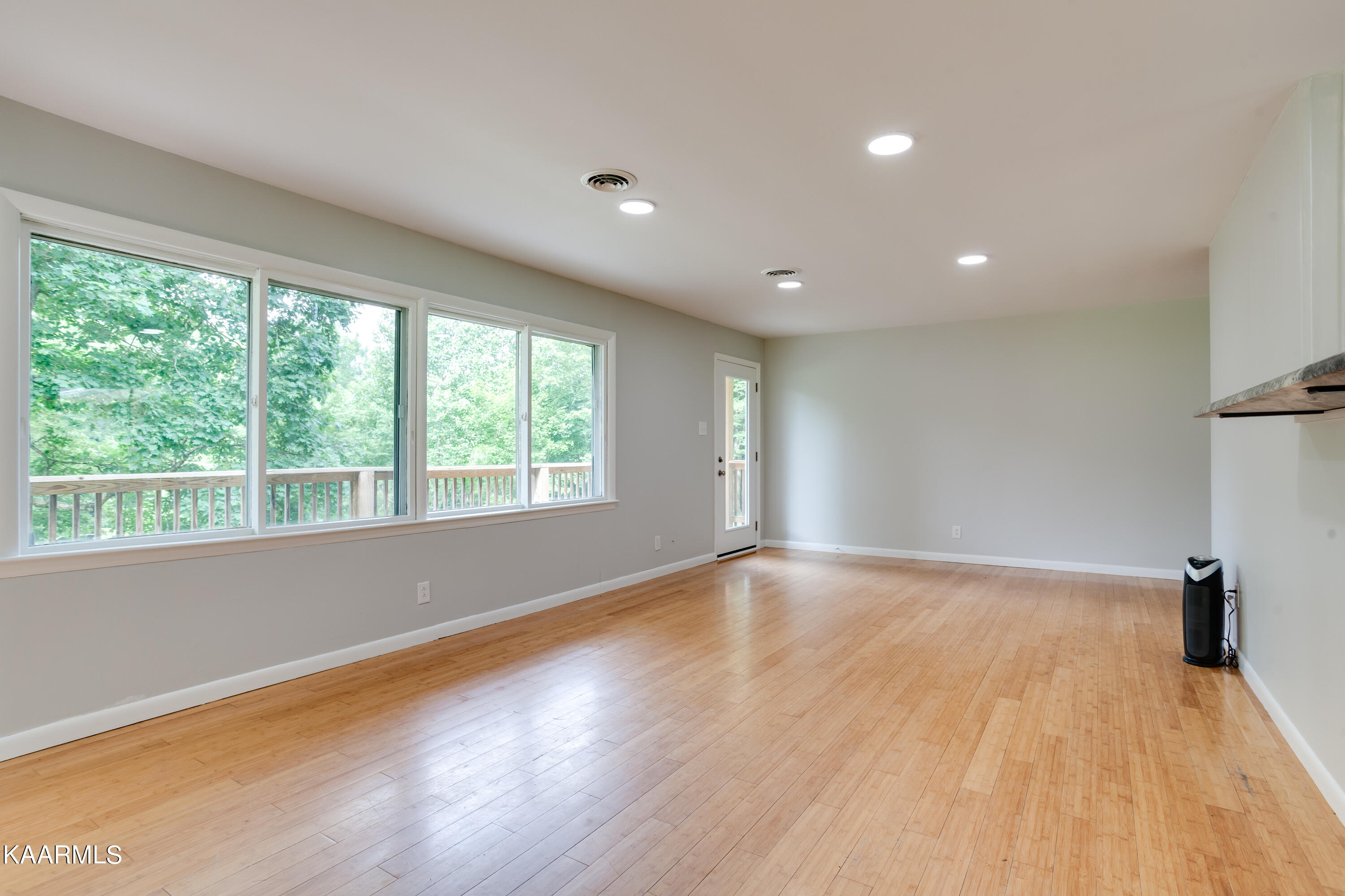 8024 Collier Road Powell, TN 37849 - Photo 11 of 25 8024 Collier Rd Main Level Living Room