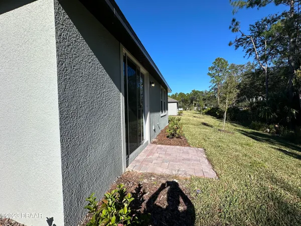 a view of a backyard with pathway