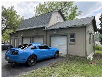 $399,500 | 925 North Walker Lane, Olathe, KS 66061