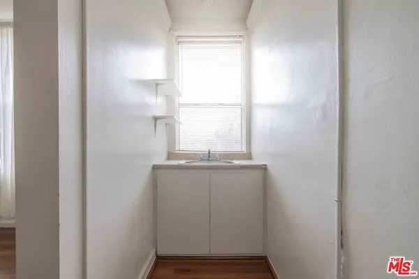 $850 | 2629 West 8th Street, Unit C (320), Los Angeles, CA 90057