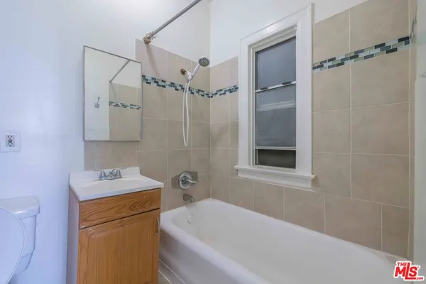 $850 | 2629 West 8th Street, Unit C (320), Los Angeles, CA 90057