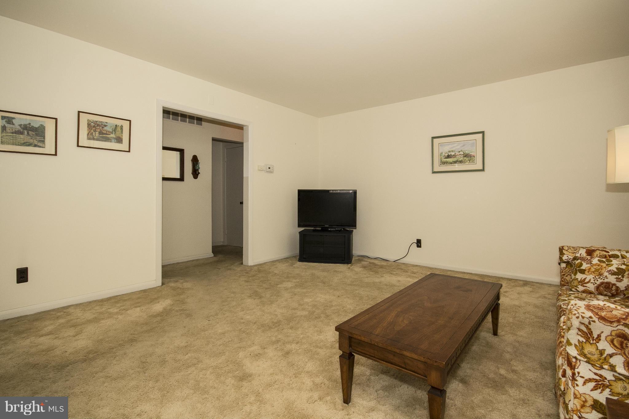 6209 Golden Ring Road Baltimore, MD 21237 - Photo 3 of 17 Living Room