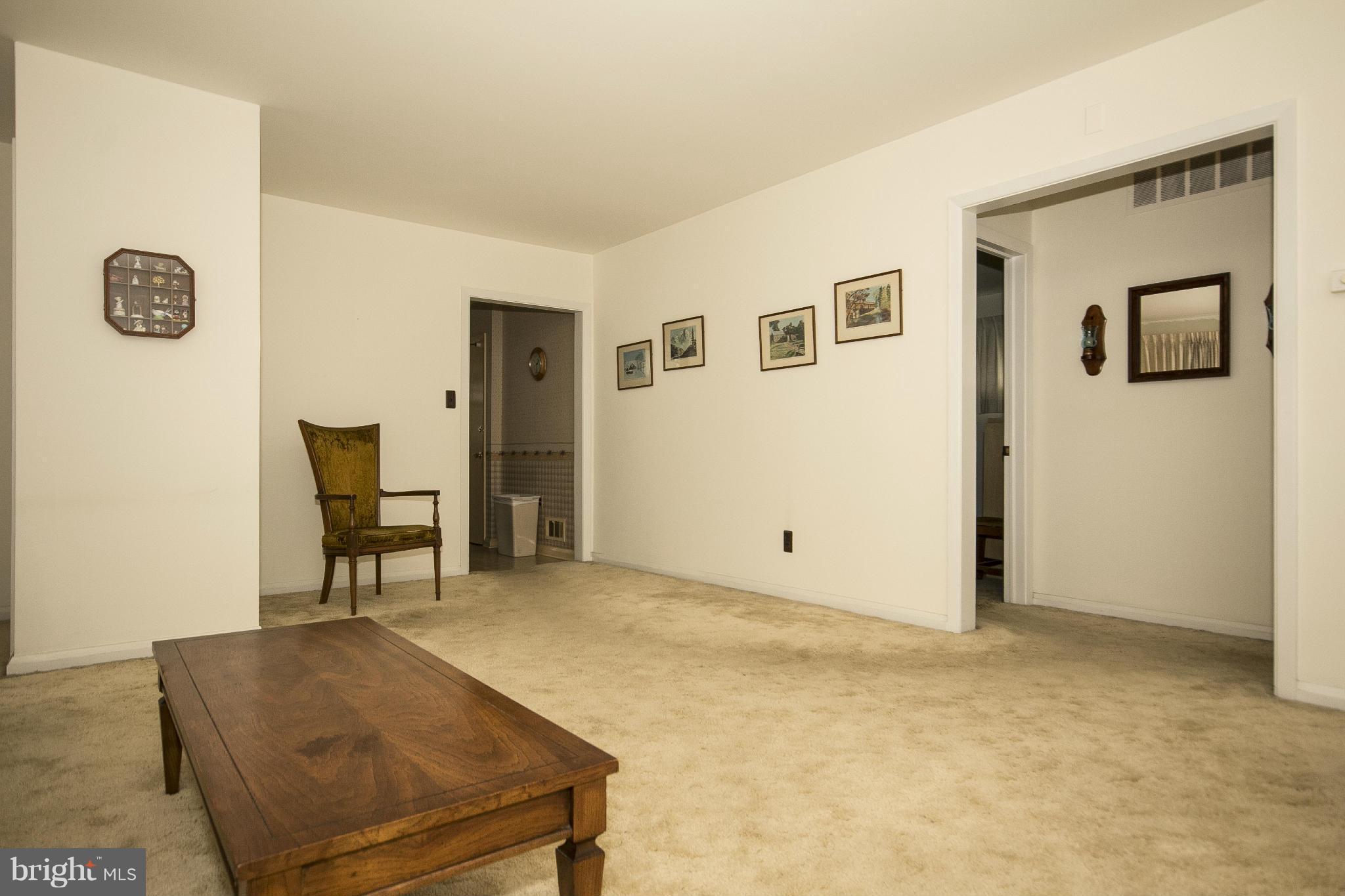 6209 Golden Ring Road Baltimore, MD 21237 - Photo 5 of 17 Living Room