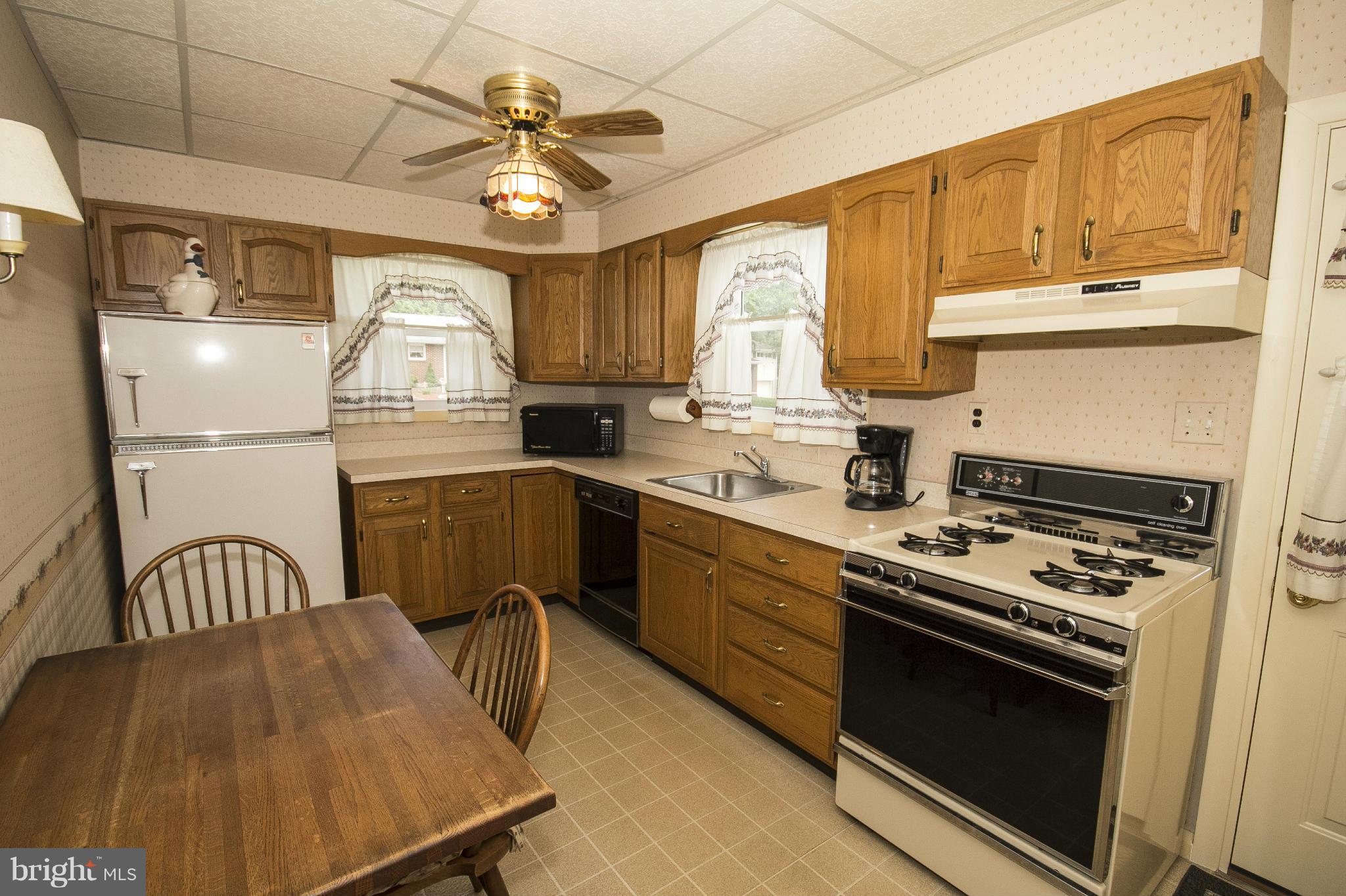 6209 Golden Ring Road Baltimore, MD 21237 - Photo 6 of 17 Kitchen