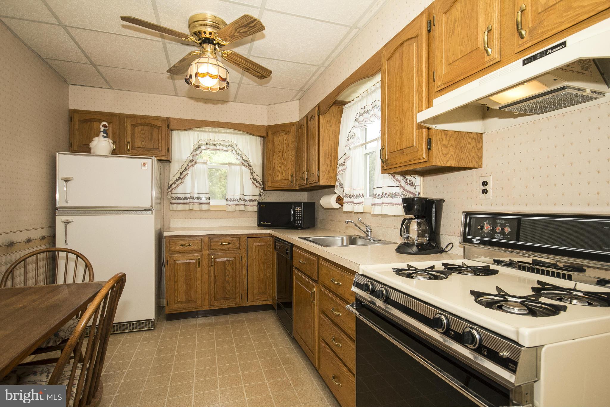 6209 Golden Ring Road Baltimore, MD 21237 - Photo 7 of 17 Kitchen