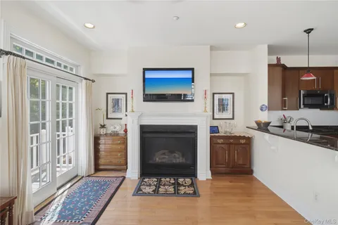$899,000 | 23 Mariners Walk, Oyster Bay, NY 11771