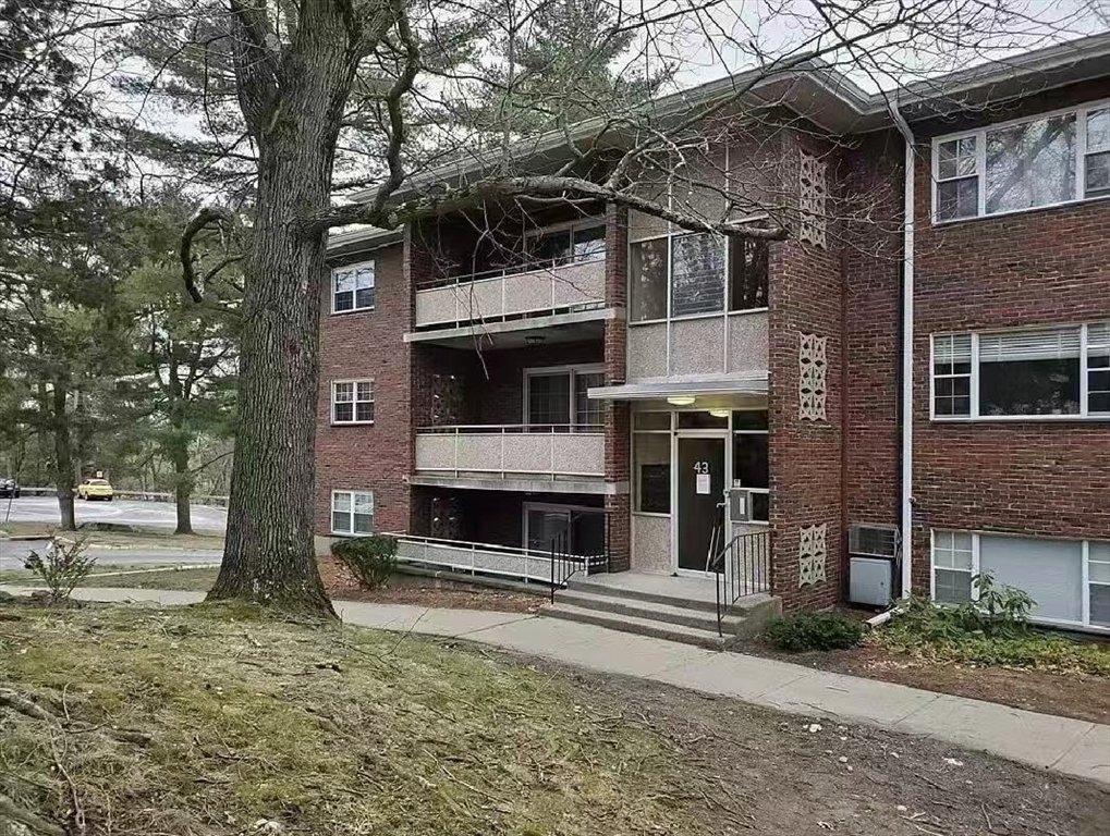 43 Jacqueline Road, Unit 1 Waltham, MA 02452 - Photo 2 of 16