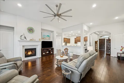 $725,000 | 5014 Creekbend Drive, Houston, TX 77035