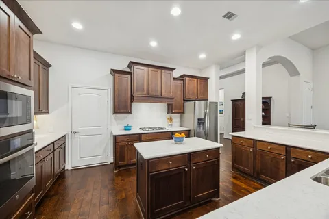 $725,000 | 5014 Creekbend Drive, Houston, TX 77035