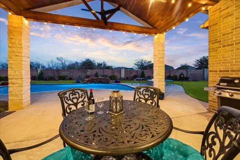 $725,000 | 5014 Creekbend Drive, Houston, TX 77035