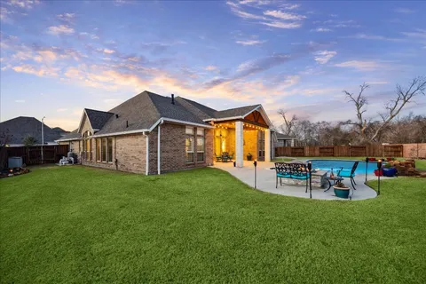$705,000 | 5014 Creekbend Drive, Fulshear, TX 77441