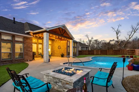 $725,000 | 5014 Creekbend Drive, Houston, TX 77035