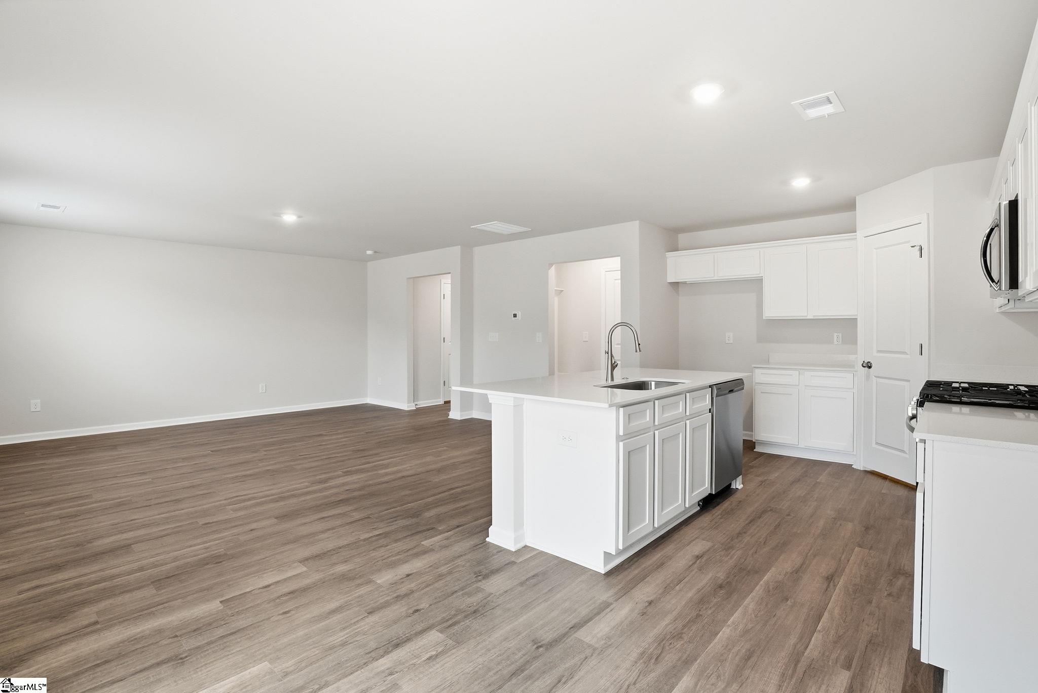 1012 South Welcome Road Greenville, SC 29611 - Photo 9 of 34