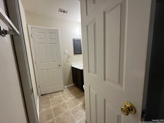 a view of entryway with bathroom