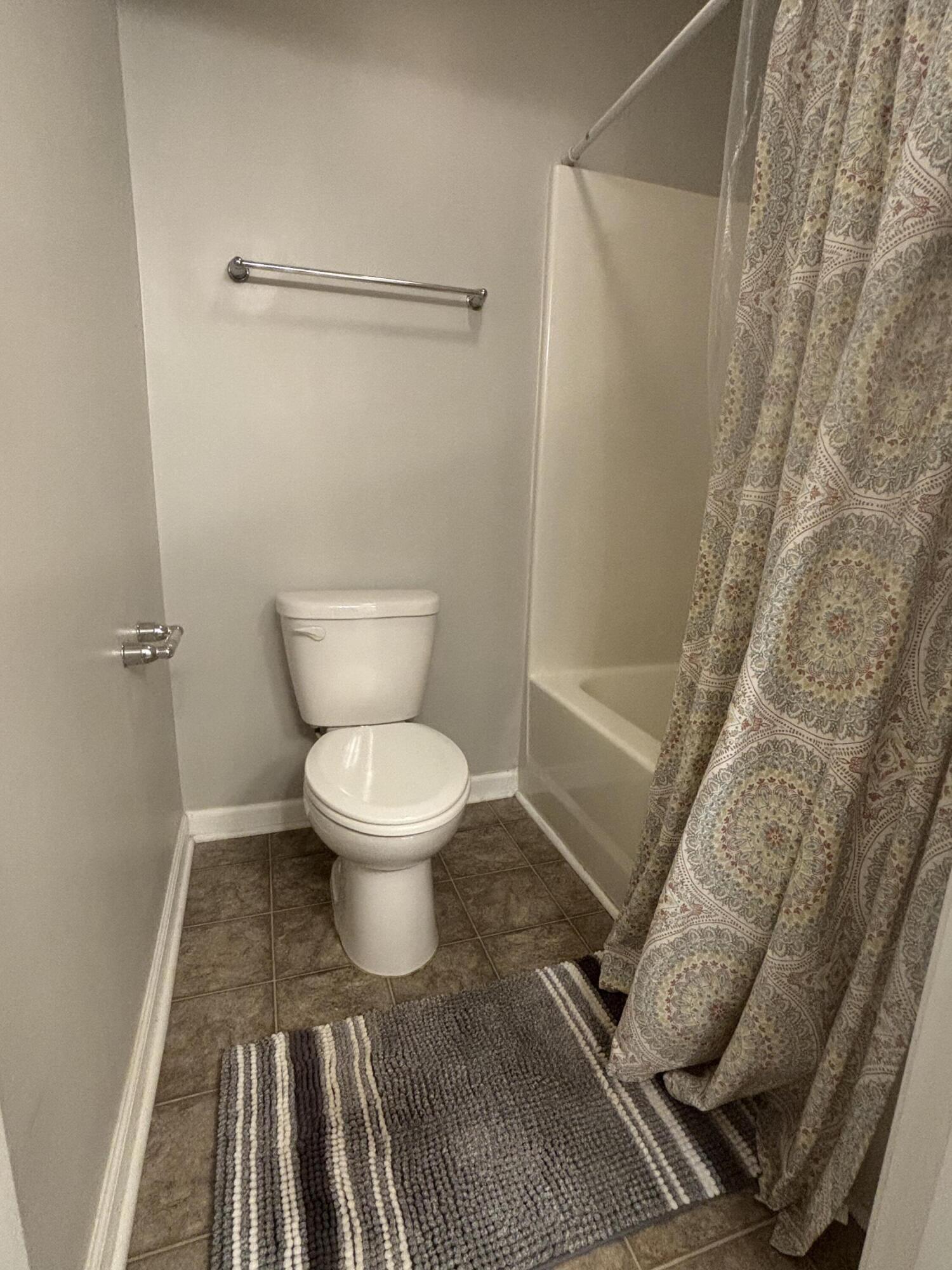 264 Spectrum Road Summerville, SC 29486 - Photo 21 of 25 Upstairs Bathroom