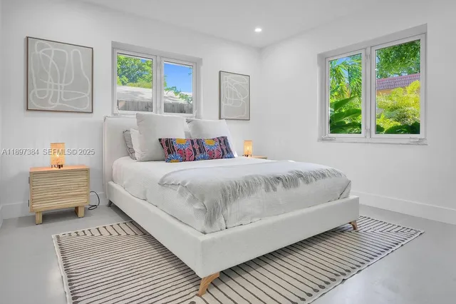 a view of livingroom with furniture