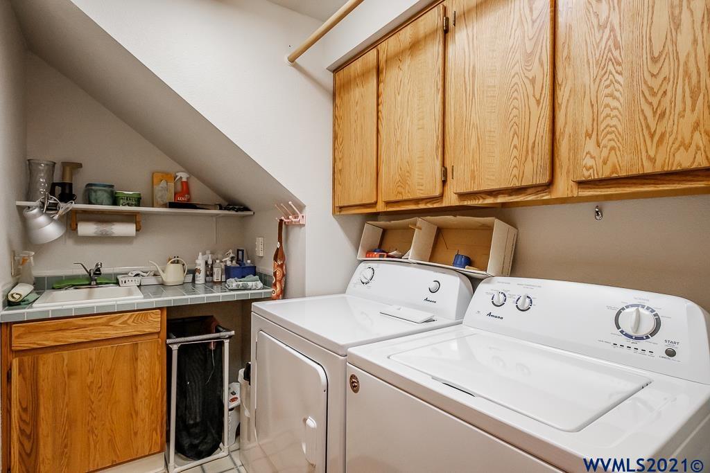 1749 Springtime Court Northeast Keizer, OR 97303 - Photo 15 of 42 Gallery Image 15