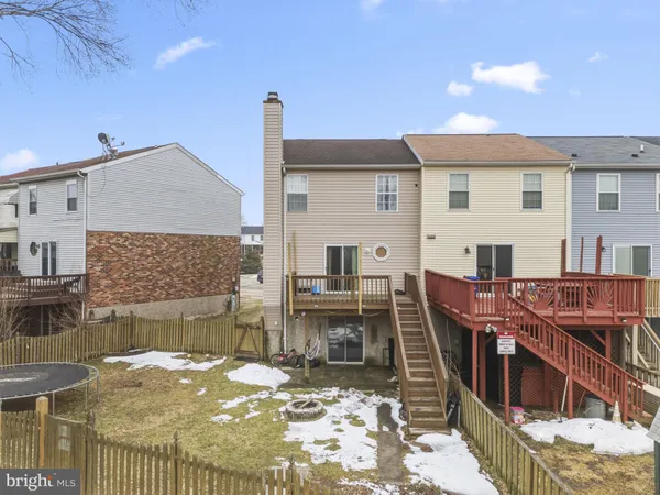 a view of an outside dining space with furniture