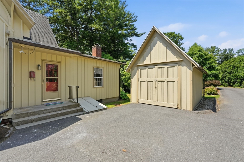 38 Round Hill Road Northampton, MA 01060 - Photo 6 of 42