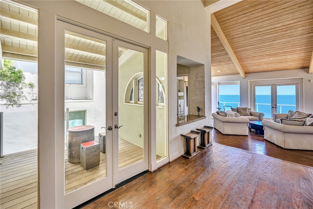 31532 Victoria Point Road Malibu, CA 90265 - Photo 10 of 44