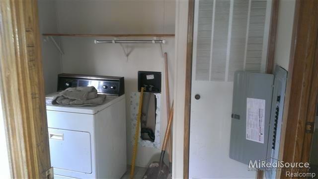 10180 Meskill Road Columbus, MI 48063 - Photo 16 of 19 Laundry room and Pantry