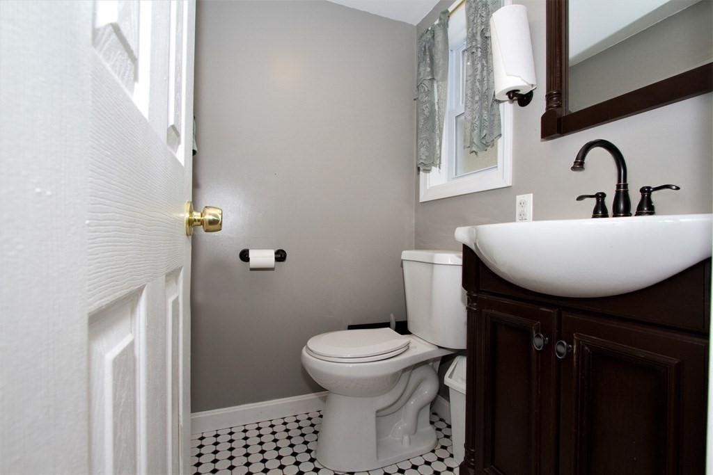 18 Burdett Road Lynn, MA 01904 - Photo 10 of 21 Gallery Image 10