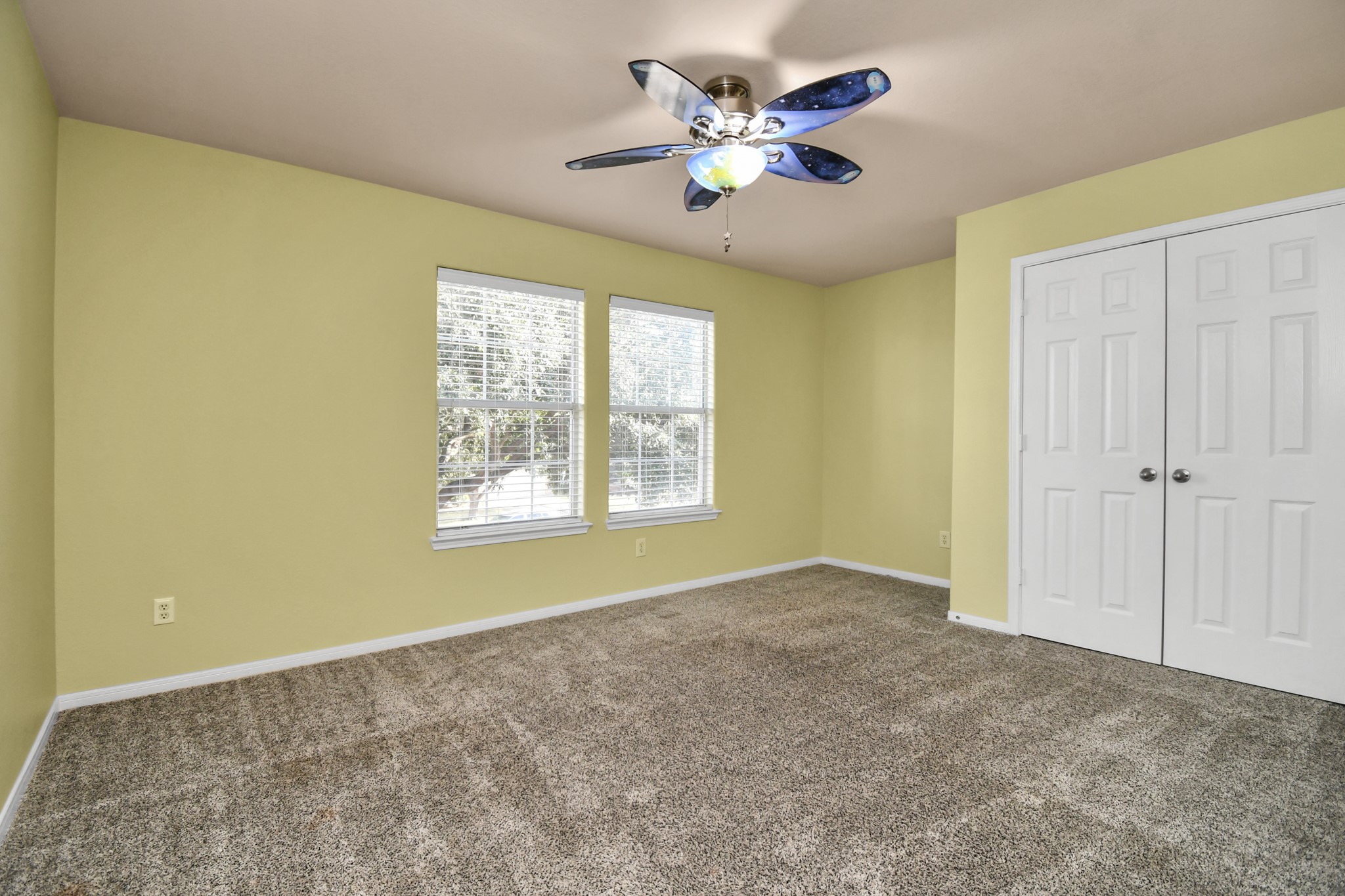 1118 Desert Palms Lane Rosenberg, TX 77471 - Photo 17 of 28 an empty room with windows and chandelier fan