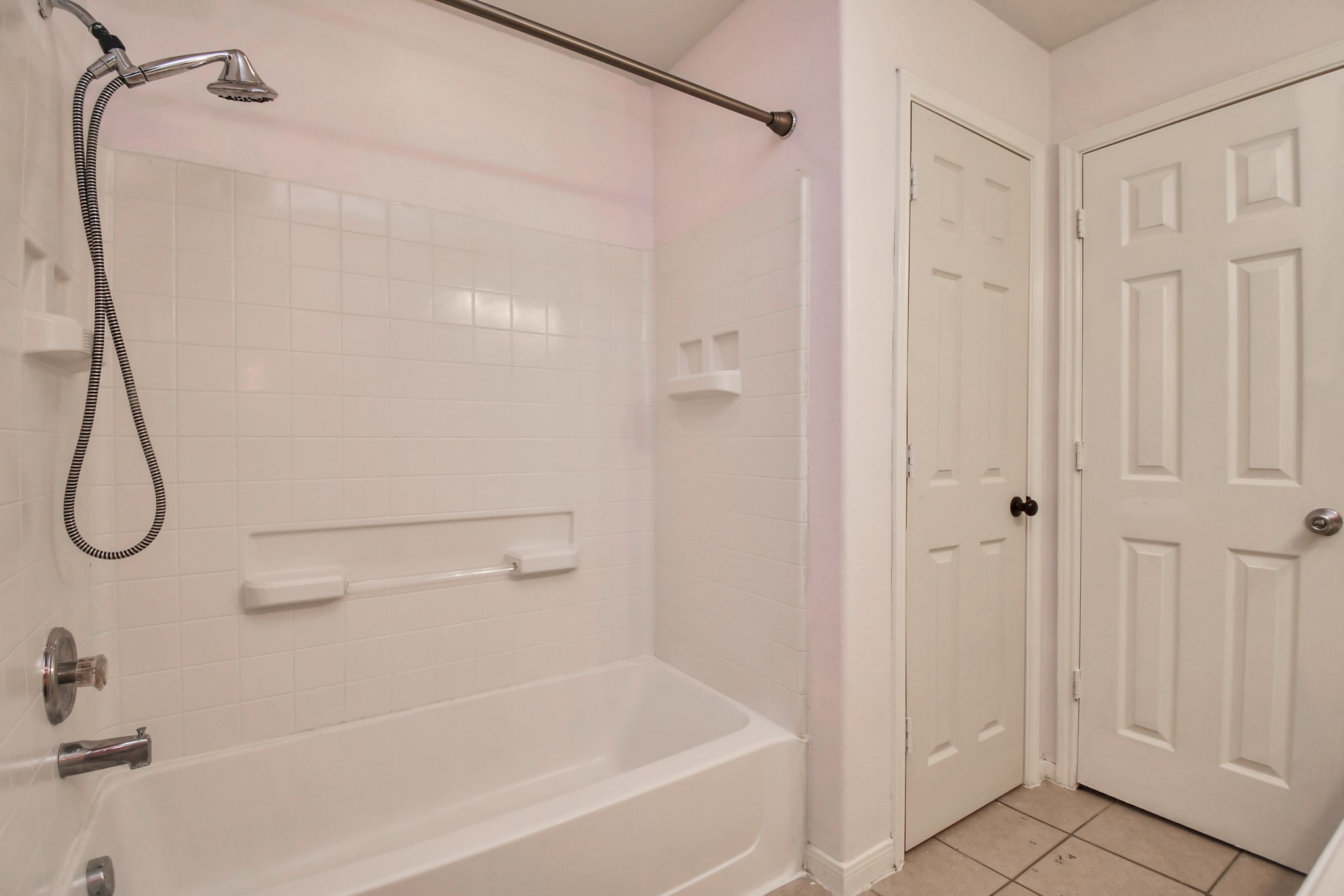 1118 Desert Palms Lane Rosenberg, TX 77471 - Photo 21 of 28 a bathroom with a bathtub