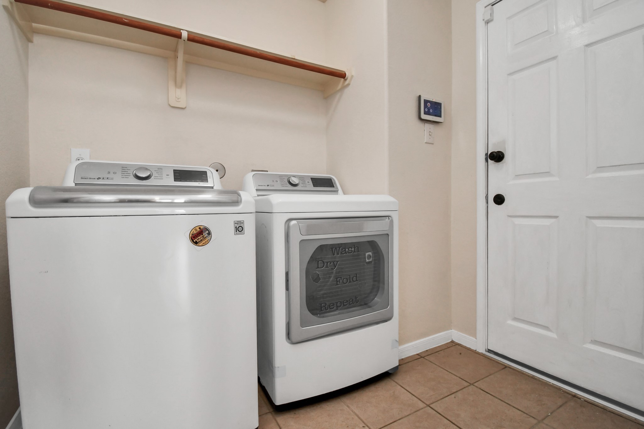 1118 Desert Palms Lane Rosenberg, TX 77471 - Photo 22 of 28 a utility room with dryer and washer