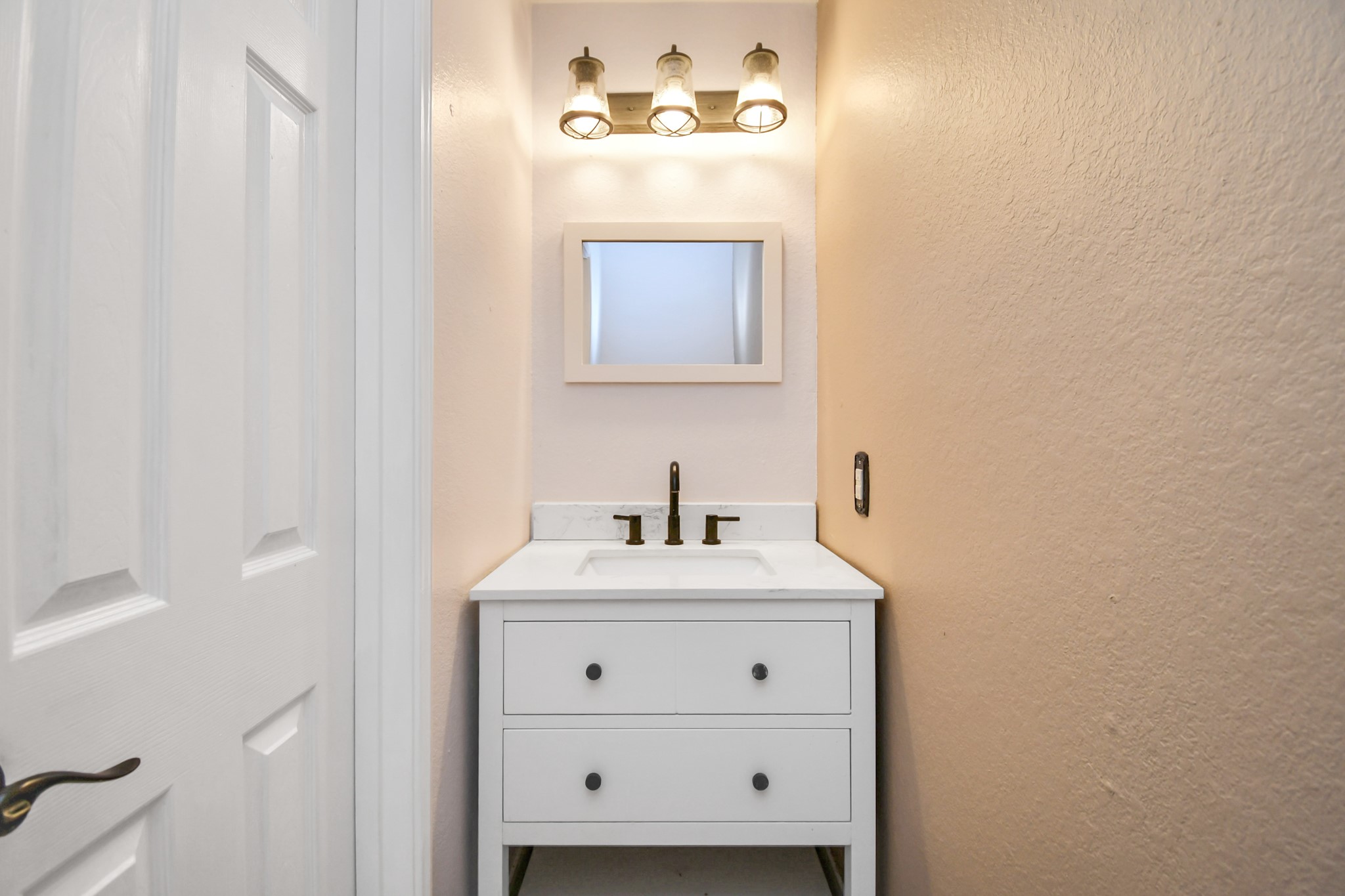 1118 Desert Palms Lane Rosenberg, TX 77471 - Photo 23 of 28 a bathroom with a sink and a mirror