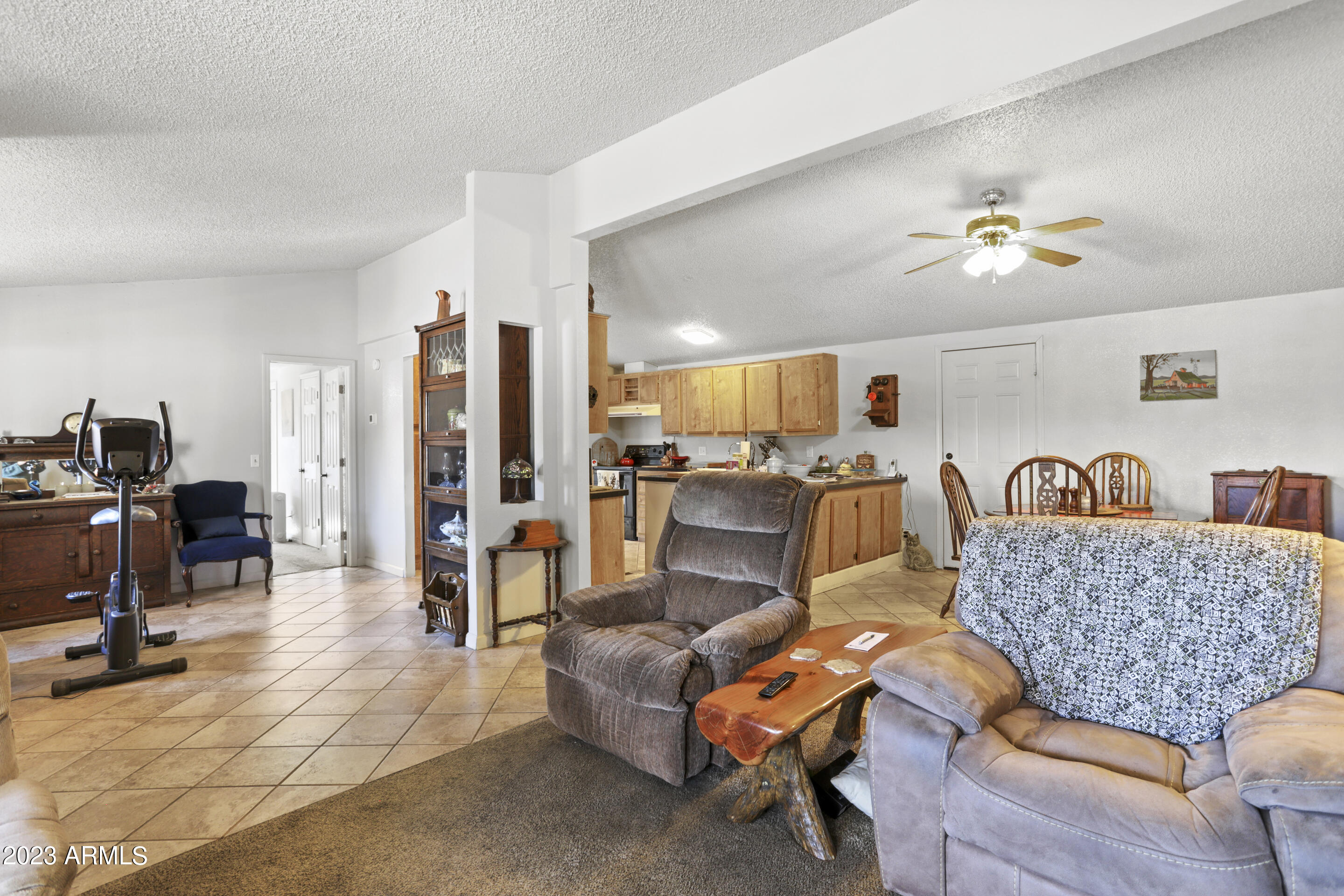 114 North Lakeshore Road Payson, AZ 85541 - Photo 3 of 27 Living Room (2)