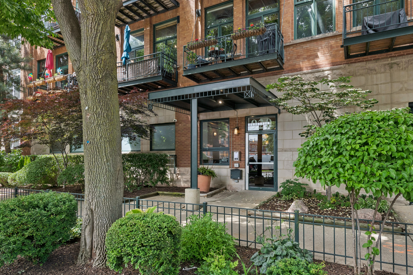 920 West Sheridan Road, Unit 308 Chicago, IL 60613 - Photo 2 of 20