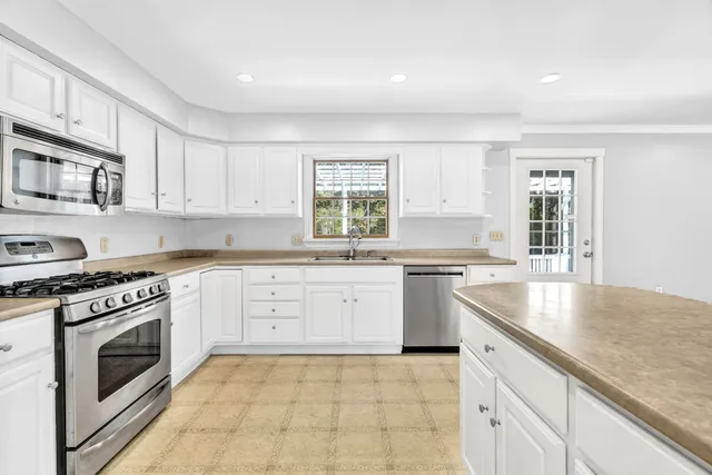 $665,000 | 19 Russell And Alice Lane, Owls Head, ME 04854