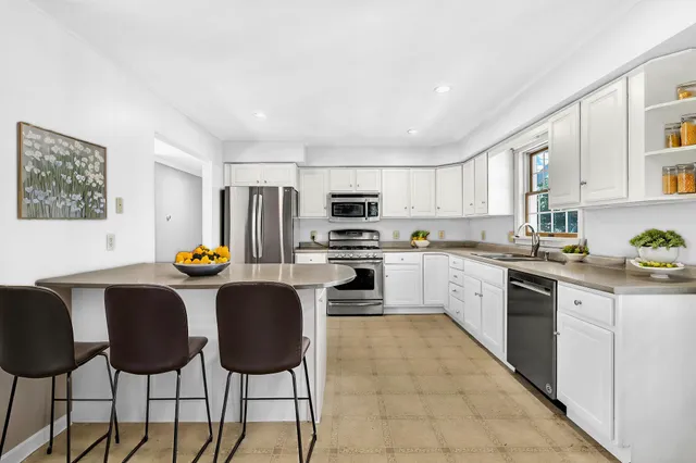 $665,000 | 19 Russell And Alice Lane, Owls Head, ME 04854