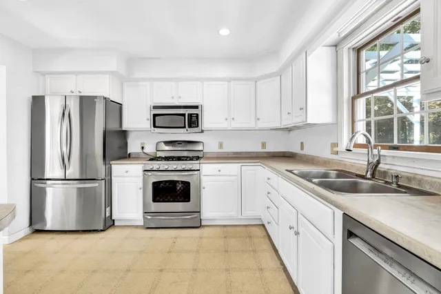 $665,000 | 19 Russell And Alice Lane, Owls Head, ME 04854