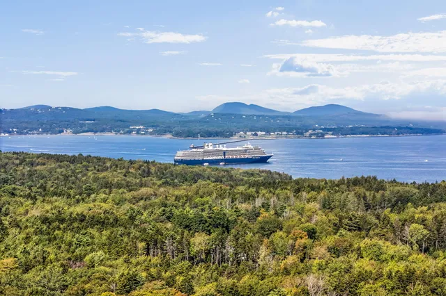 $665,000 | 19 Russell And Alice Lane, Owls Head, ME 04854