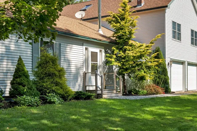 $665,000 | 19 Russell And Alice Lane, Owls Head, ME 04854