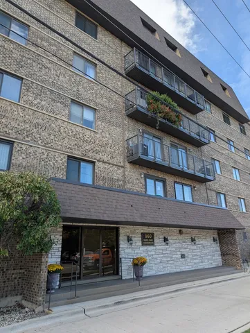 $165,000 | 960 South River Road, Unit 208, Des Plaines, IL 60016
