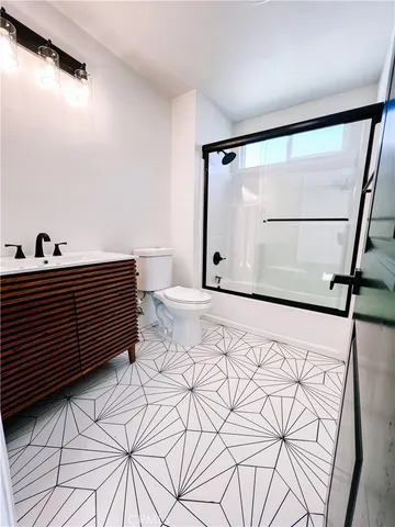 $950,000 | 5916 Walnut Avenue, Long Beach, CA 90805